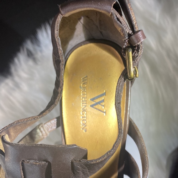 Women’s Worthington Brown heels.  Size 7 1/2 , 4” heel. - Picture 4 of 7